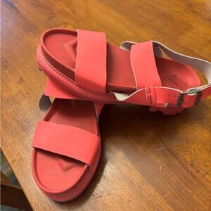 John Fluevog Anne Sui hot pink collaboration sStrappy Sandals nearly perfect W10
